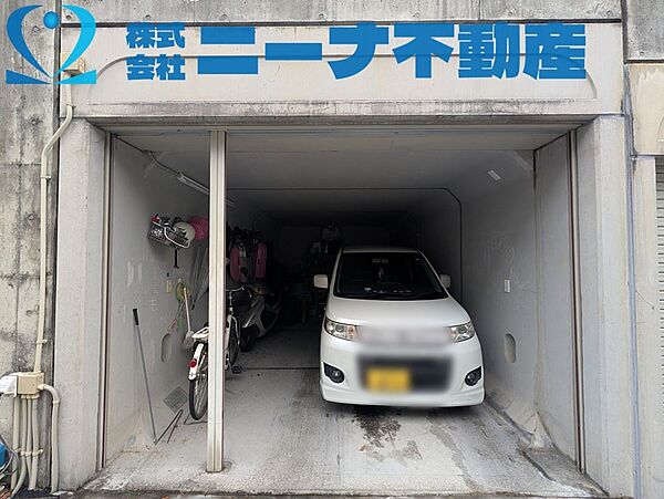 安心のシャッター付き車庫