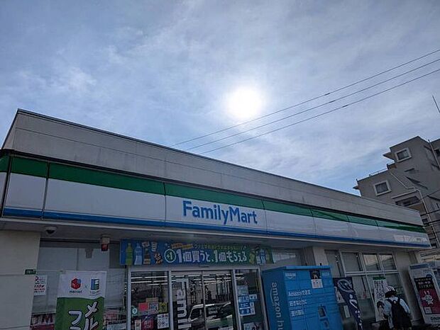 ファミリーマート 前原駅前店 560m