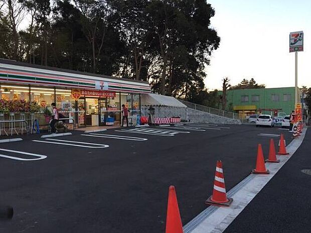 セブンイレブン三山店 510m