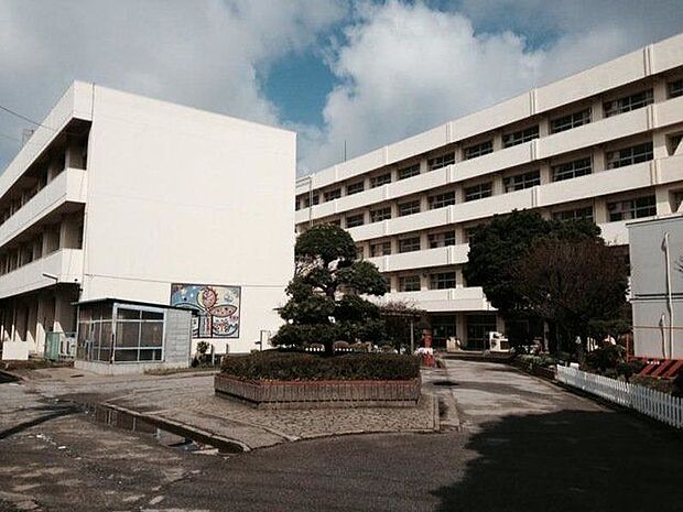 坪井小学校 1390m