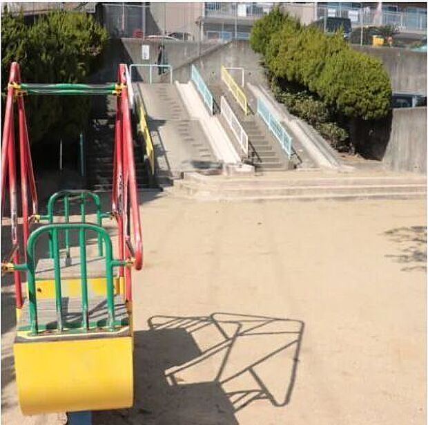 松が丘5丁目公園 440m