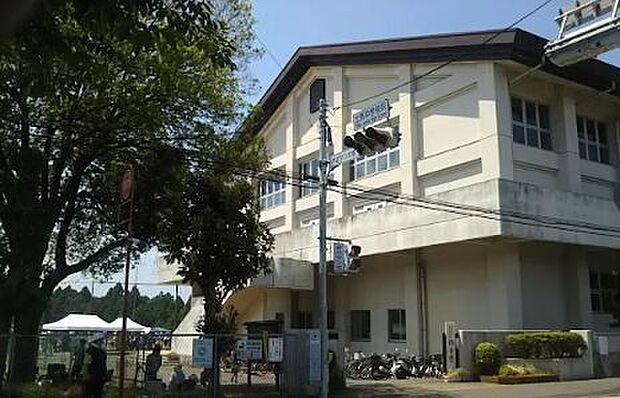 土気中学校 910m