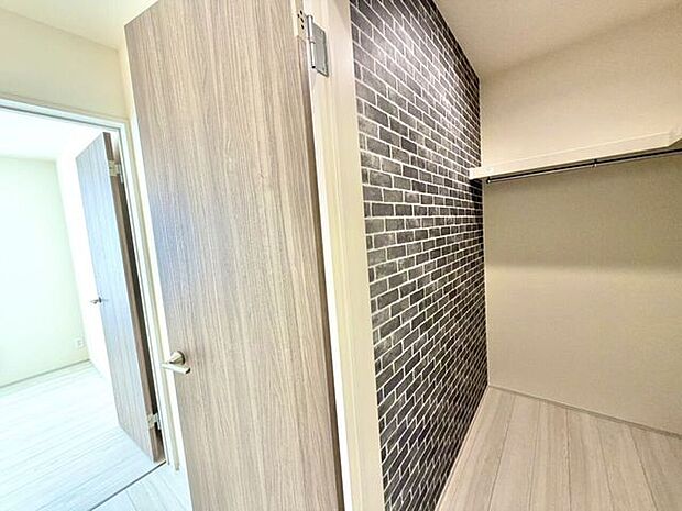 廊下にあるウォークインクローゼットで収納も楽々です。