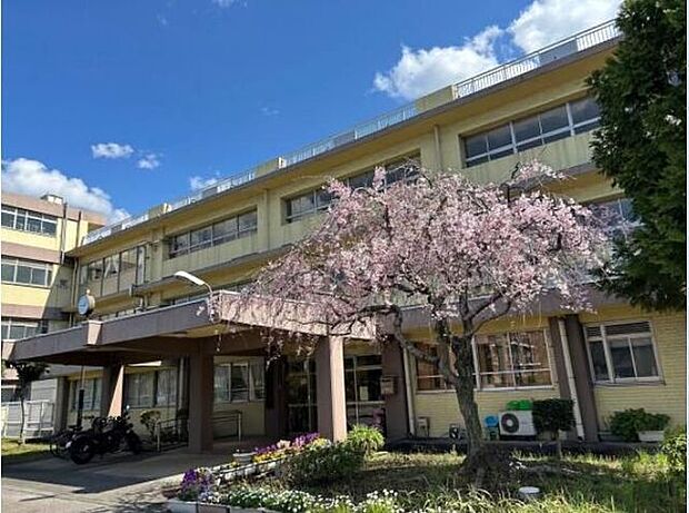 千葉市立末広中学校 820m