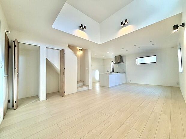 19.0帖の広いリビングです