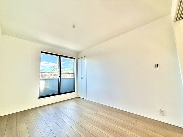 リビングに隣接している洋室です。