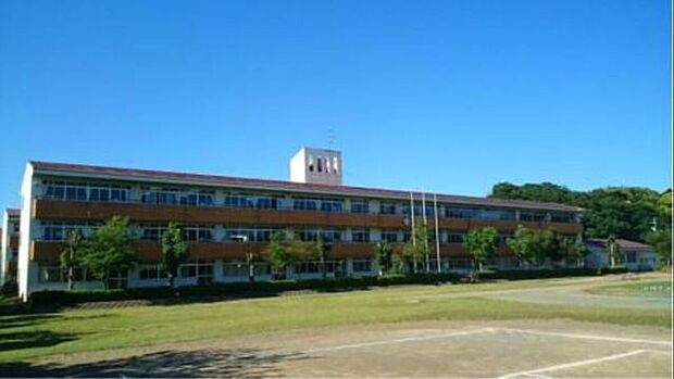 佐倉市立臼井西中学校 1820m