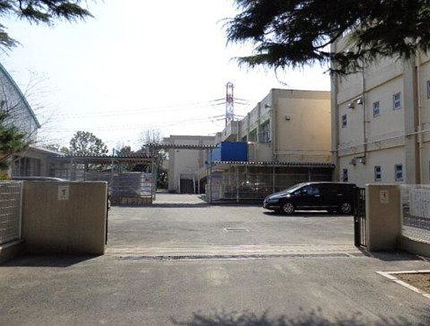 海神中学校 890m