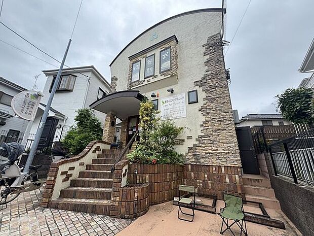 本田こどもクリニック 90m