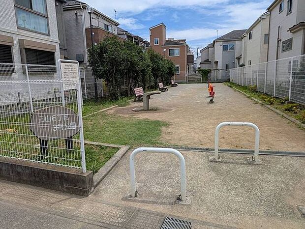 三山6丁目3号公園 820m