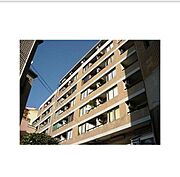 青山一丁目駅より徒歩9分 築42年6ヶ月 9階建の賃貸物件