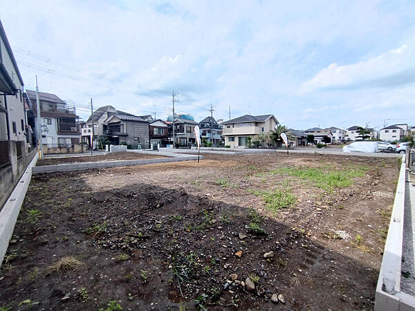 現地（2026年6月）撮影。No.2区画の本地（メインの土地部分）を南東から撮影。