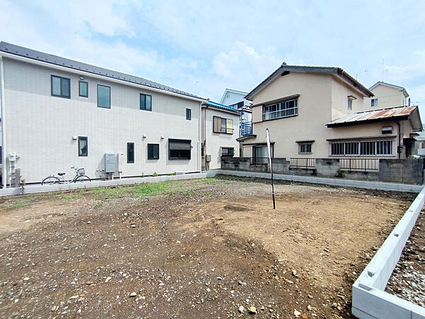 現地（2026年6月）撮影。No.2区画の本地（メインの土地部分）を北西から撮影。