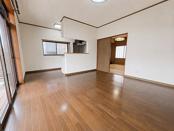 和室を開け放てば、リビングと一体の広々空間に♪ライフスタイルに合わせて柔軟に使えます！