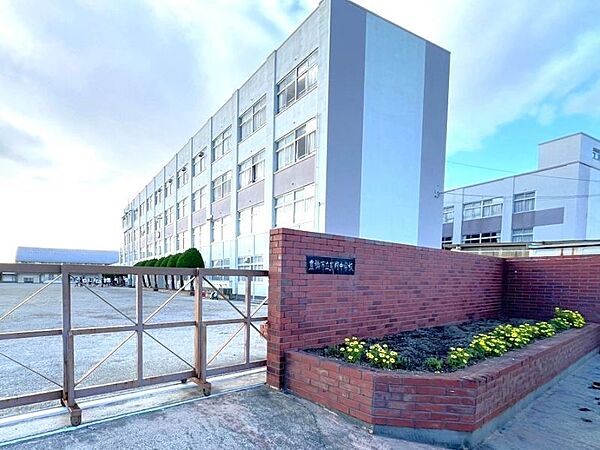 豊岡中学校まで1218m　徒歩約16分