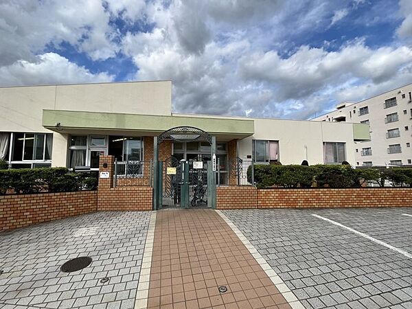 和合こども園まで　803m　徒歩約11分　幼保連携型認定こども園　対象年齢：満3歳から就学前　元気に遊ぶ・心豊かな子　～支え合い・分かち合い・認め合いの保育～