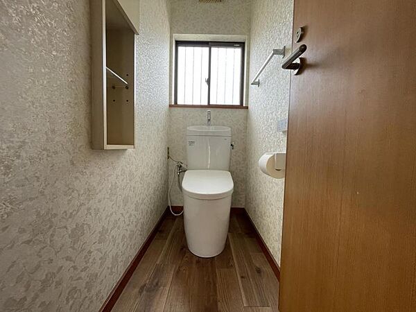 【1・2階トイレ】各階にトイレ完備。設備の交換もお受けいたしますのでナカジツへご相談ください！