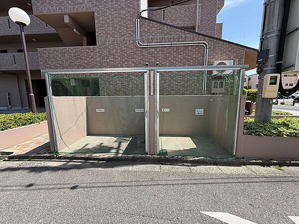 ゴミ捨て場。