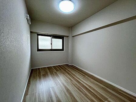 シンプルな間取りで家具配置の自由度が高いお部屋です。