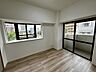 洋室：シンプルな間取りで家具配置の自由度が高いお部屋です。」