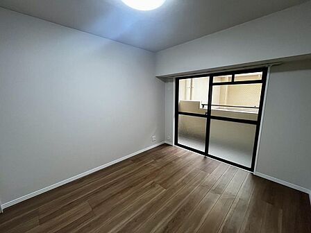 シンプルで使いやすい洋室。主寝室にもおすすめのお部屋です。