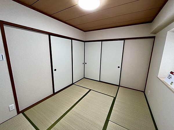 収納付きで実用性の高い和室空間です。来客用のお部屋としても重宝します