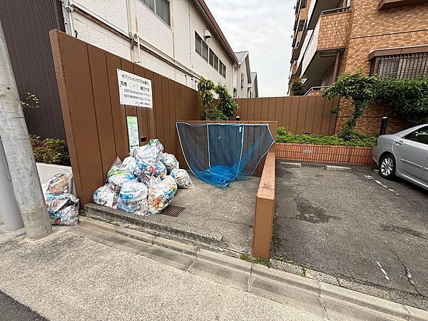 ゴミ捨て場。