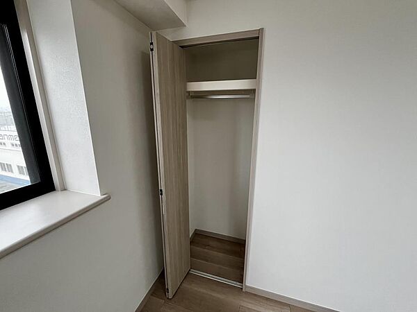衣類をしっかり収納できるクローゼット付き