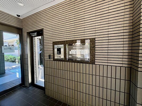 オートロック付きマンションで防犯面にも配慮されています。