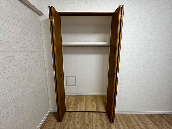 衣類をたっぷり収納できるクローゼットを完備。