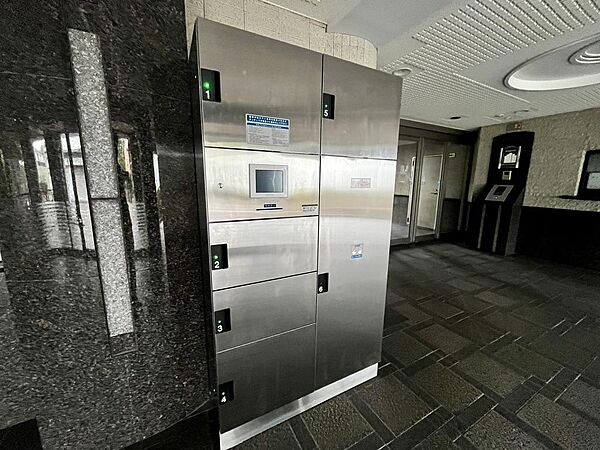 不在時でも荷物の受け取りができる便利な宅配ボックスを完備。