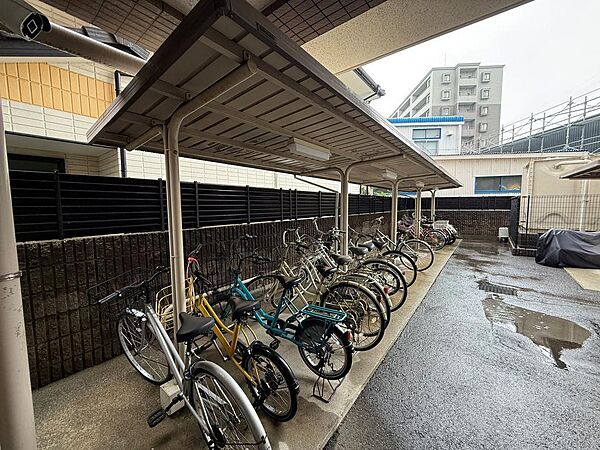 駐輪場。