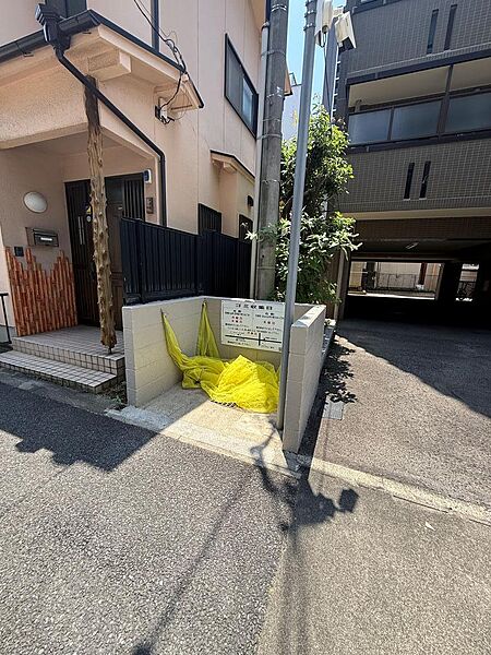 ゴミ捨て場。
