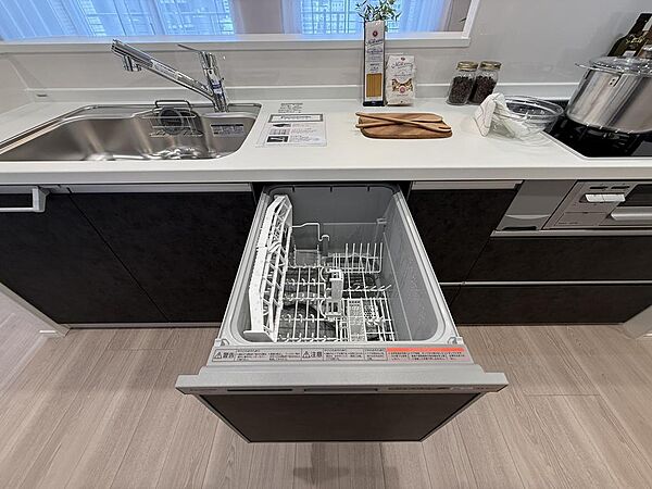 ビルドイン食洗器付きで家事も楽々です！