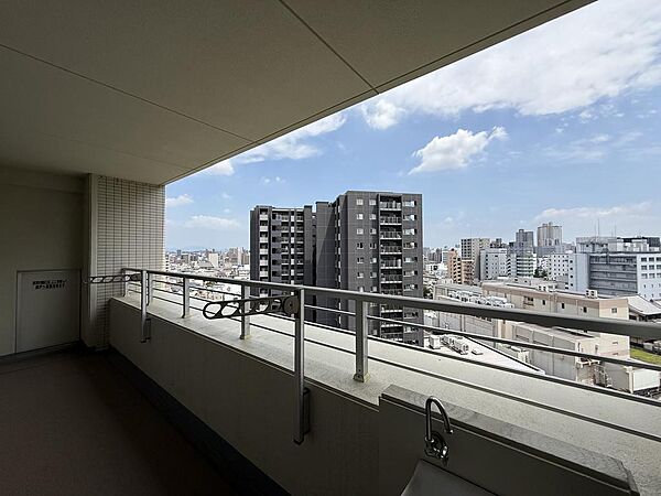 高層階で南側に大きい建物が無いため、日当たり、眺望、通風良好です！