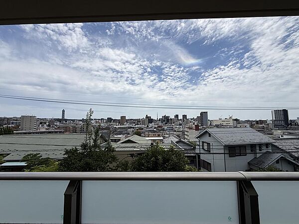 南側に高い建物が無いため、日当たり、眺望、通風良好です！