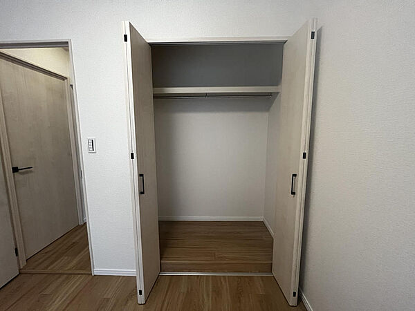 居室内に収納があるため、家具を増やしすぎずお部屋を広く使えます。