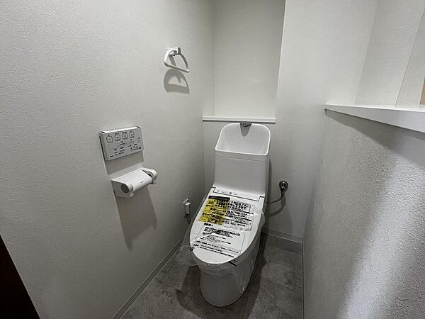 清潔感のある、すっきりとしたトイレスペースです。