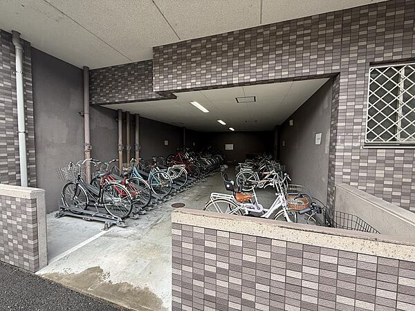 駐輪場。