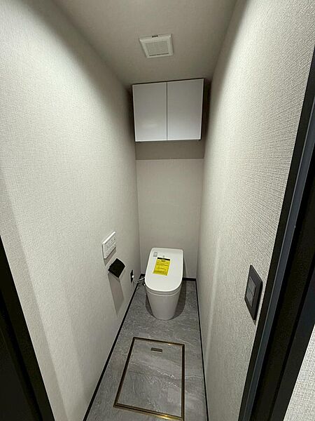 タンクレスでスタイリッシュなトイレです！