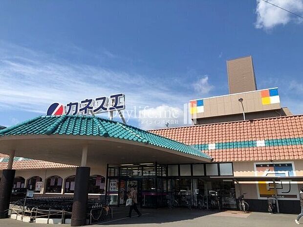 カネスエ三里店 620m