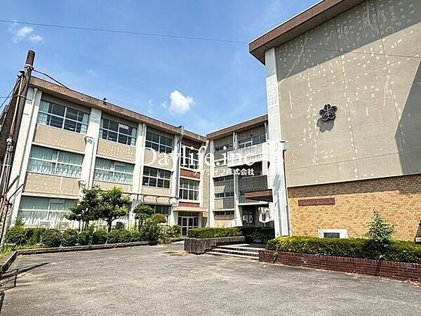 岐阜市立本荘小学校 630m