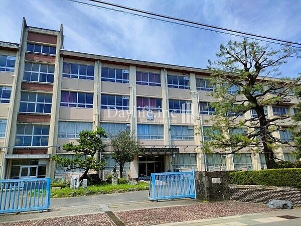 岐阜市立本荘中学校 160m
