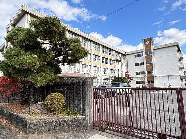 岐阜市立藍川東中学校 1200m