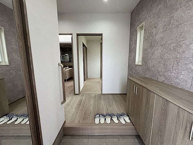 ◎シューズボックス◎スタイリングミラー◎シューズインクローゼット◎アクセントクロス◎手すり