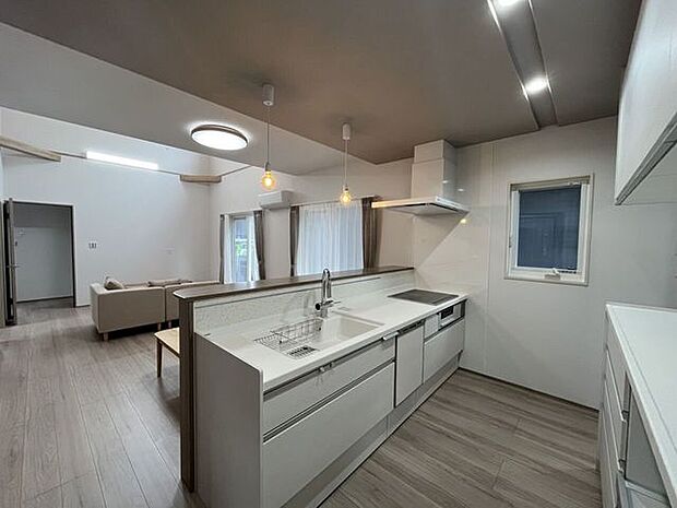 ◎システムキッチン◎カップボード◎ダウンライト◎シーリングライト◎食器洗浄乾燥機◎IHコンロ+グリル