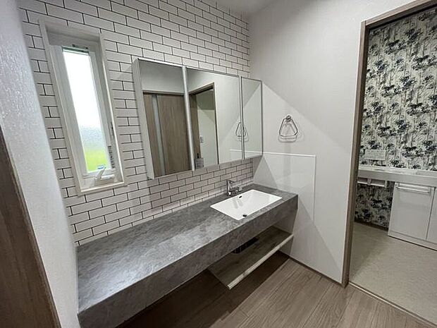 ◎ワイドカウンター洗面◎3面鏡キャビネット