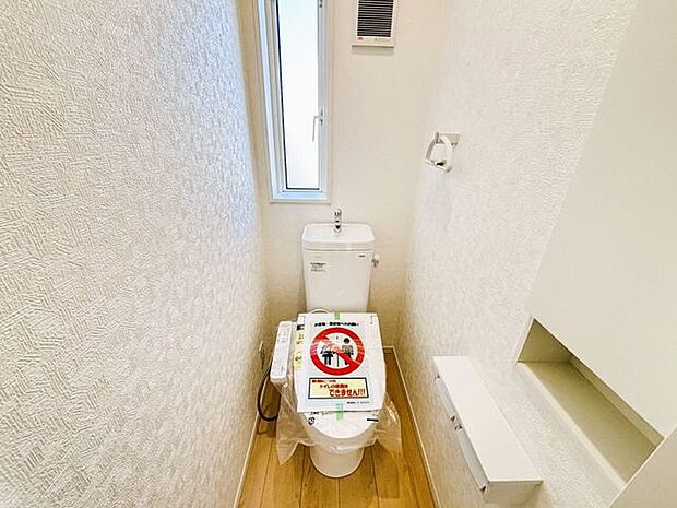 1F トイレ◎キャビネット◎温水洗浄暖房便座◎タオルホルダー