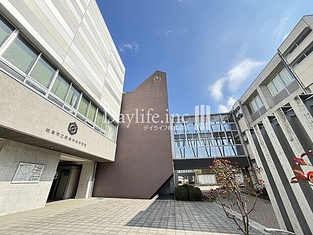 岐阜市立岐阜中央中学校 590m