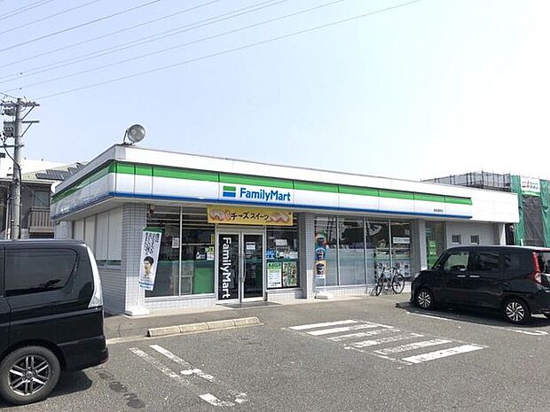 ファミリーマート 茜部菱野店 370m